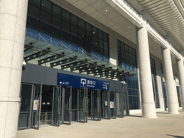 全國(guó)、省市政協(xié)委員體驗(yàn)蘭渝鐵路、視察階州廣場(chǎng)