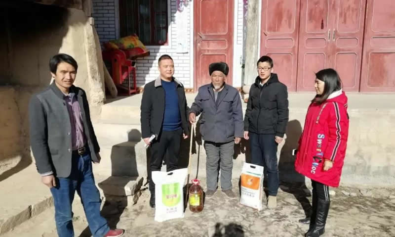 堅持精準幫扶，合力脫貧攻堅——市龍江城鄉(xiāng)發(fā)展集團、隴南太平洋財險公司聯(lián)合開展幫扶文縣橋頭鎮(zhèn)安子坡村2019年春節(jié)慰問活動