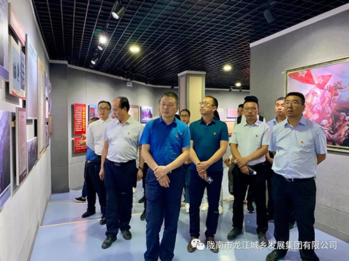 市龍江城鄉(xiāng)發(fā)展集團(tuán)黨委開展“不忘初心、牢記使命”紀(jì)念建黨98周年主題黨日活動