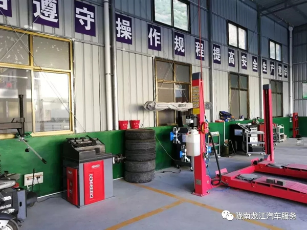 金錘鈑金，銀槍噴漆！龍江汽修值得信賴！