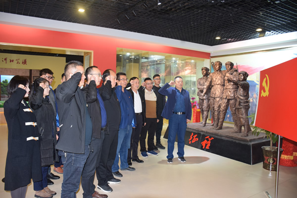 市龍江集團開展“不忘初心、牢記使命”主題黨日活動