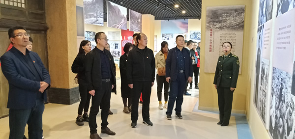 市龍江集團開展“不忘初心、牢記使命”主題黨日活動