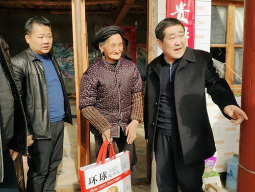 市龍江集團在文縣橋頭鎮(zhèn)安子坡村開展“解難題、辦實事、送溫暖”活動