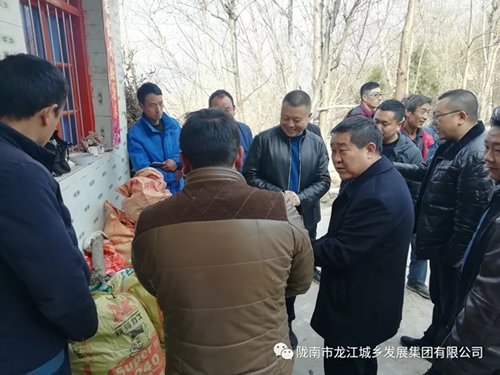 市龍江集團在文縣橋頭鎮(zhèn)安子坡村開展“解難題、辦實事、送溫暖”活動