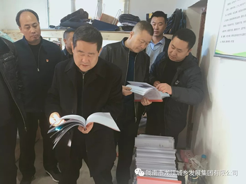 市龍江集團在文縣橋頭鎮(zhèn)安子坡村開展“解難題、辦實事、送溫暖”活動