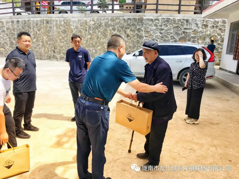 “感黨恩、憶黨史”，--市龍江城鄉(xiāng)發(fā)展集團(tuán)公司開展慶祝建黨99周年主題黨日活動(dòng)